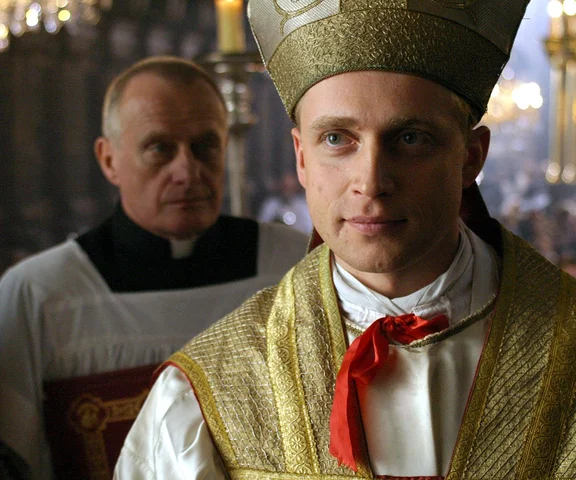 Adamczyk oschle o nowym papieżu. Wspomina swoją słynną rolę