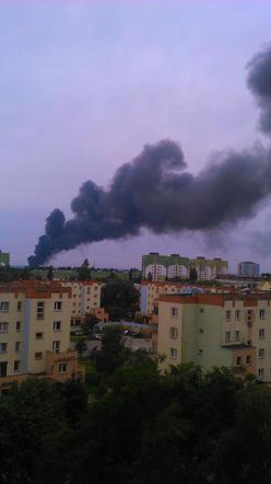 Czarny dym na Dąbrowie widać z Widzewa