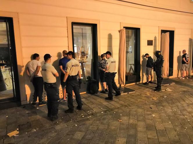 Dramat na Słowacji. Brutalne starcia kiboli Cracovii w Bratysławie