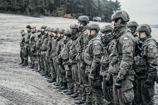 Służba wojskowa wróci? Szef BBN wskazuje konieczne działania