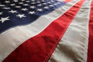 W Bydgoszczy można zobaczyć wyjątkową flagę Stanów Zjednoczonych. Jest o 20 lat starsza od tej, która poleciała na Księżyc