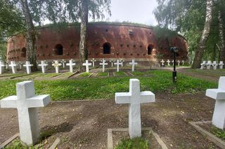 Część mogił na zamojskiej Rotundzie zostanie przebudowana. To groby po lewej stronie obiektu