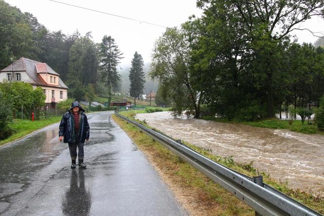 Zalane wsie, ewakuacja, woda na ulicach miasta. Dramatyczna sytuacja na południu Polski. 