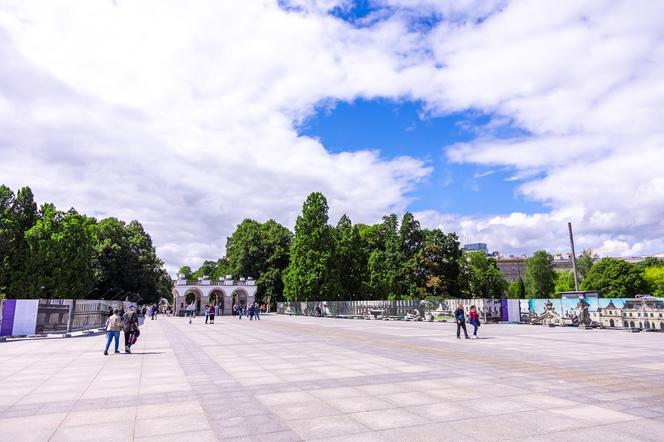 Plac Piłsudskiego, pod którym znajdują się piwnice Pałacu Saskiego