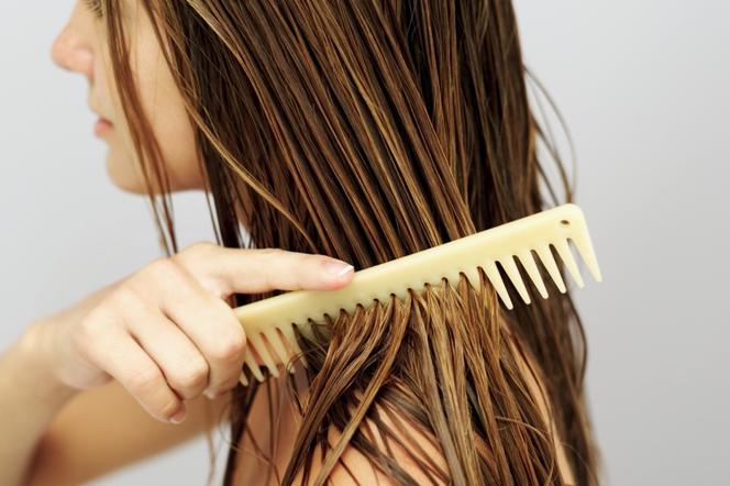 OLEJOWANIE WŁOSÓW - domowy sposów na pielęgnację i regenerację włosów. Jak zrobić?
