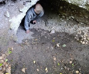 Okradali ogródki w Czerwionce-Leszczynach, chowali się w ziemiance wykopanej na hałdzie pogórniczej