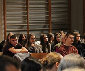 Dominik Dąbrowski spotkał się z młodzieżą III LO w Grudziądzu cz. II
