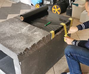 Jak zbudować domek dla kota? Jest na to prosty sposób. Wystarczy kilka chwil [VIDEO]
