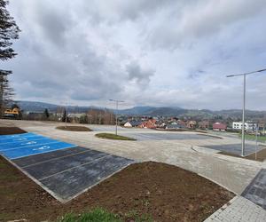 Duży, wygodny i bezpieczny. Jest kolejny parking w gminie Chełmiec