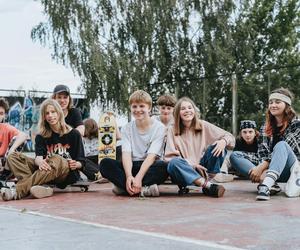 Młodzieżowe Słowo Roku 2023. Co oznaczają najpopularniejsze słowa w Polsce?  