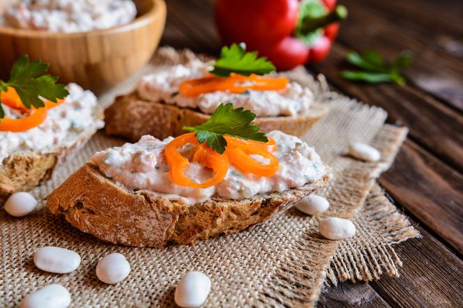 Pasta z fasoli - przepis na zdrowe i smaczne smarowidło do pieczywa