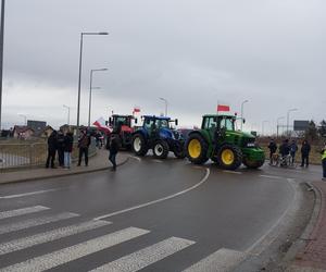 Trwa protest rolników w woj. lubelskim. Blokady są w wielu miejscach w regionie [DUŻO ZDJĘĆ]