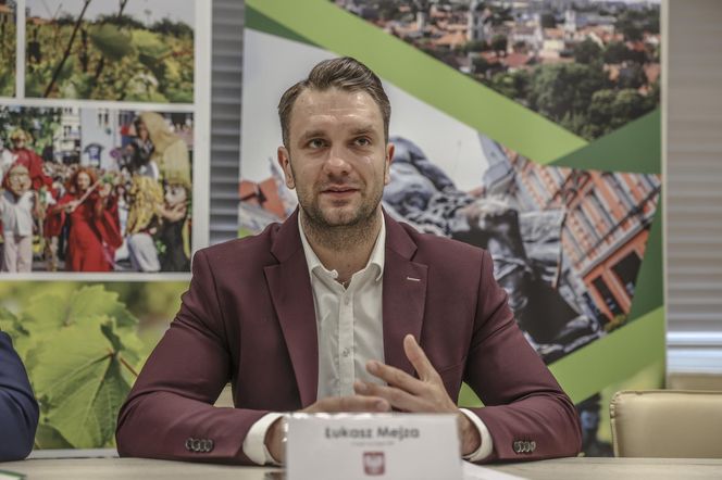 Łukasz Mejza kontra licealista. Sąd orzekł w głośnej sprawie o zniesławienie