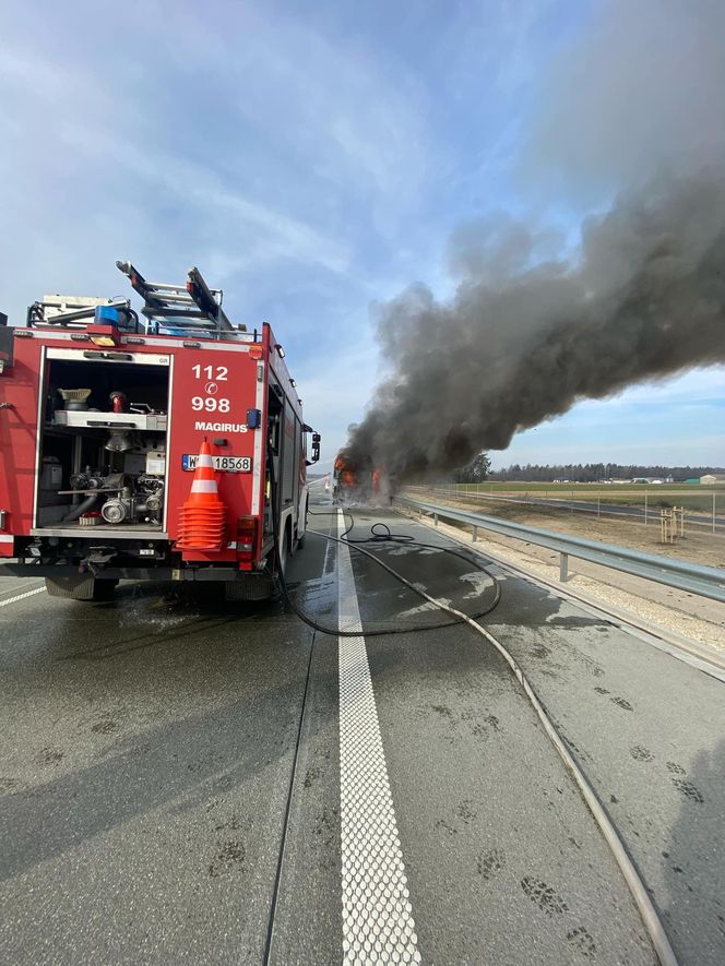 Pożar autokaru na autostradzie A2. Dzieci jechały nim na wycieczkę do Warszawy