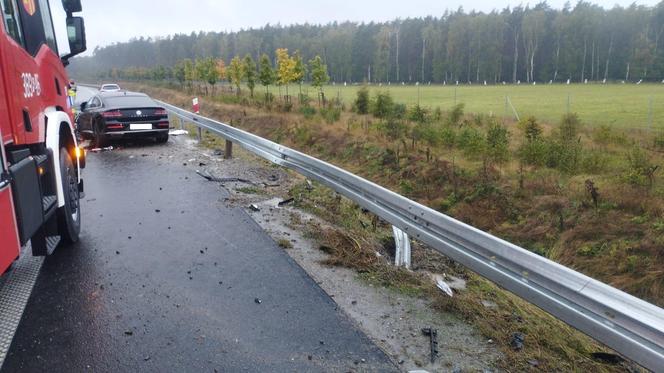 Poważny wypadek na S5 koło Leszna. Samochód uderzył w małzeństwo