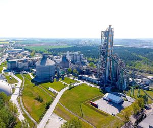 Koniec z papierologią na budowie? Holcim cyfryzuje dostawy cementu
