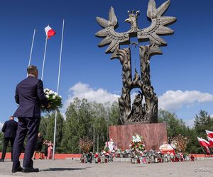 Karol Nawrocki znów odwiedził Podkarpacie. Złożył kwiaty pod Pomnikiem Rzezi Wołyńskiej