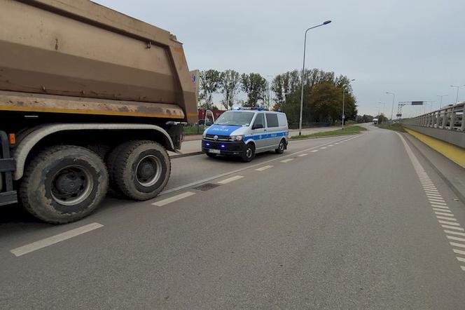 Gdańska policja podsumowuje działania TRUCK & BUS. Mundurowi przeprowadzili 263 kontrole i zatrzymali kierowcę, który przewoził 200 porcji narkotyków