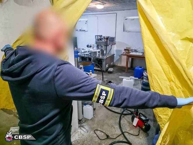 CBŚP rozbiło gigantyczną fabrykę leków