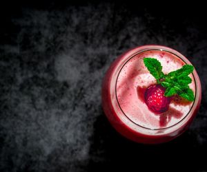 Pomaga zrzucić zbędne kilogramy i dba o urodę. Ten pyszny i zdrowy koktajl robię w 3 minuty 