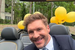 M jak miłość nowy sezon. Marcin (Mikołaj Roznerski) po ślubie z Kamą na planie