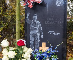 Tak wygląda grób Macieja Krakowiana przez 1 listopada
