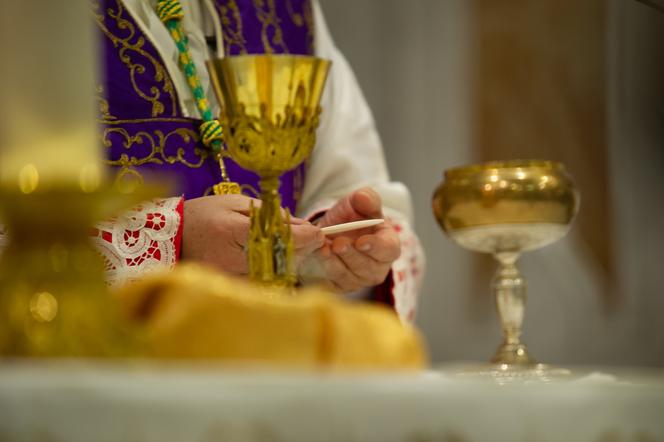 Boże Narodzenie bez udziału w mszy świętej? Biskupi wydali stosowne dekrety 
