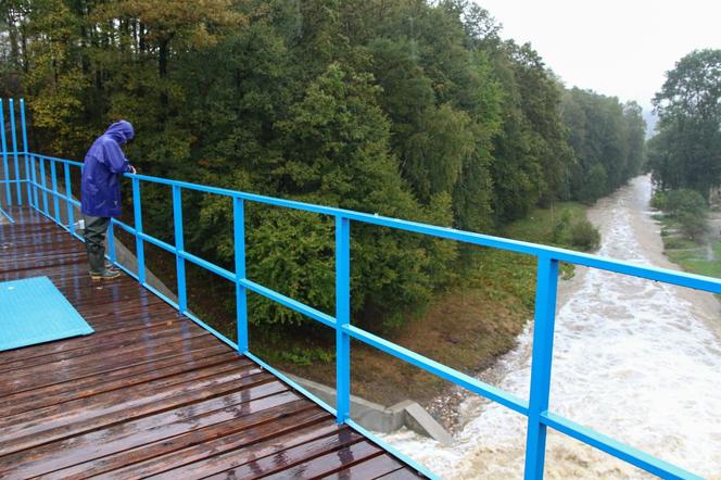 Zalane wsie, ewakuacja, woda na ulicach miasta. Dramatyczna sytuacja na południu Polski. 