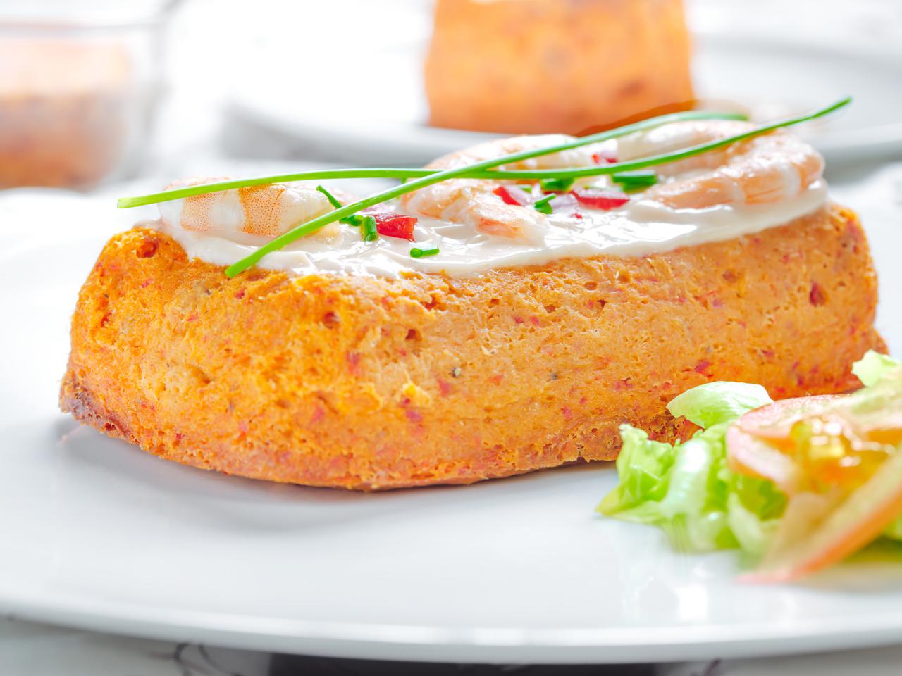 Pasztet z miętusa z sosem pomidorowym