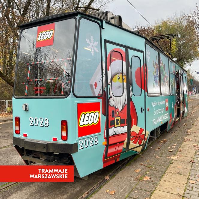 Wielka niespodzianka na warszawskich torach. Świąteczny tramwaj LEGO. Kiedy ruszy w trasę?