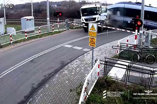 Wypadek w Nowej Suchej. PKP opublikowało mrożące krew w żyłach nagranie