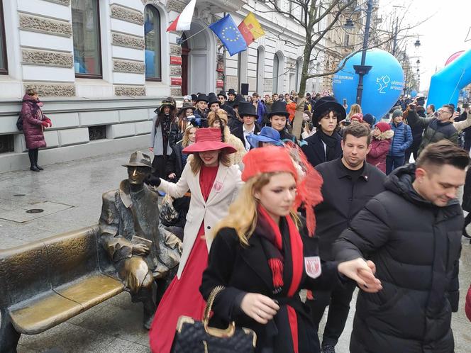 Polonez dla Łodzi. Setki łodzian we wspólnym tańcu [ZDJĘCIA]