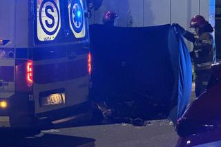 Makabra we Włochach. Kierowca bmw przejechał pieszą