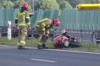 Tragiczny wypadek na S8 pod Wołominem. Motocyklista huknął w bariery, nie żyje