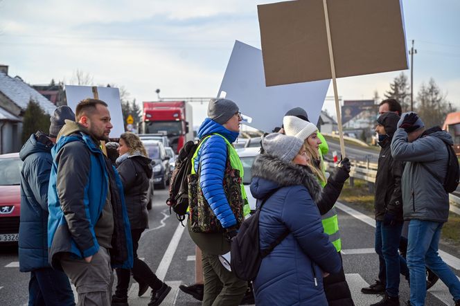 Protest na zakopiance w Gaju