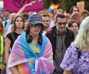 VI Toruński Marsz Równości. Przeciwnicy modlili się w centrum