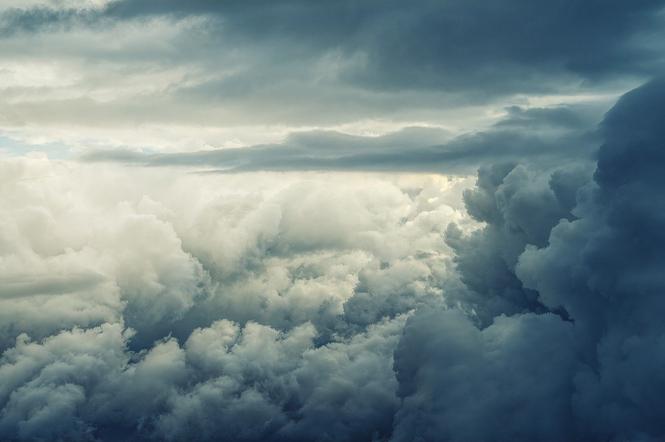 Chmury burzowe nad Toruniem