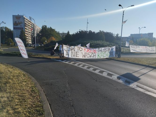 Protest górników w Jastrzębiu-Zdroju. Blokują kluczowe rondo i główne drogi
