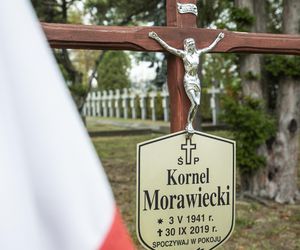 Tak wygląda grób Kornela Morawieckiego 5 lat po śmierci