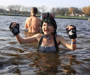 Dla nich woda jest jeszcze ciepła. Tak spędzały weekend lubelskie morsy! [ZDJĘCIA]