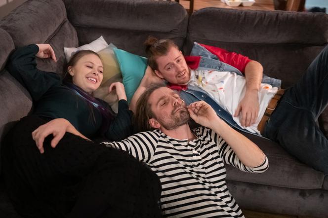 Na Wspólnej odc. 3100. Dawid (Daniel Mosior), Daria (Patrycja Topajew), Adam (Marcin Rogacewicz)