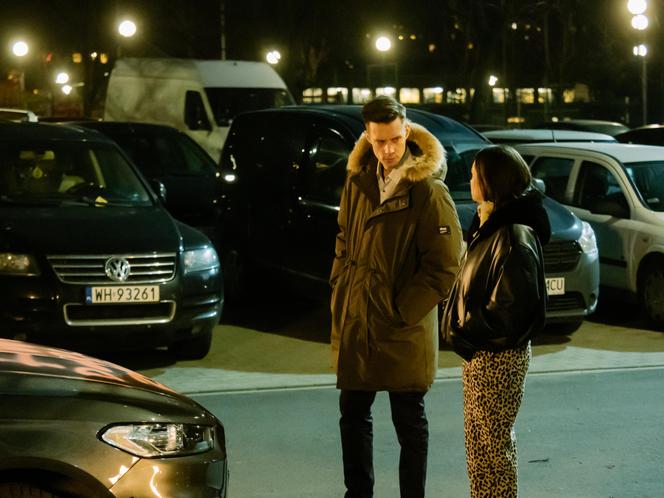 Na Wspólnej odc. 3276. Darek Żbik (Michał Mikołajczak), Kasia (Julia Chatys)