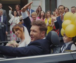 M jak miłość odc. 1890. Kama (Michalina Sosna), Marcin (Mikołaj Roznerski), Szymek (Staś Szczypiński), Maja (Laura Jankowska)