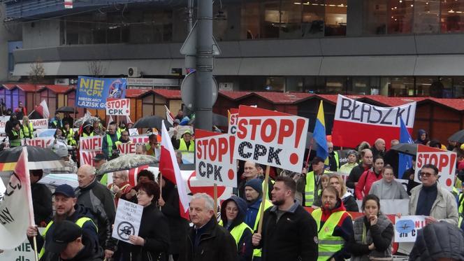 Protest przeciwko CPK w Katowicach