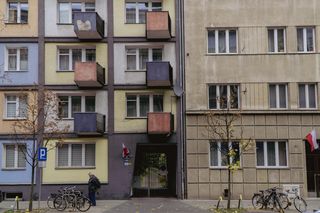 Mazowiecka 5 w Krakowie. Kolorowa plomba