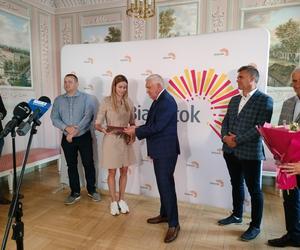 Natalia Kaczmarek otrzymała podziękowanie od Prezydenta Miasta Białegostoku