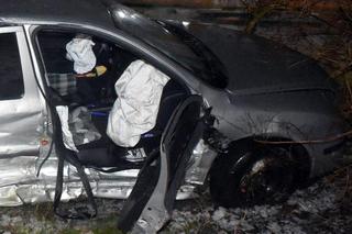 Mława. Pijany roztrzaskał skodę i uciekł z miejsca wypadku zostawiając rannych. Schował się na balkonie