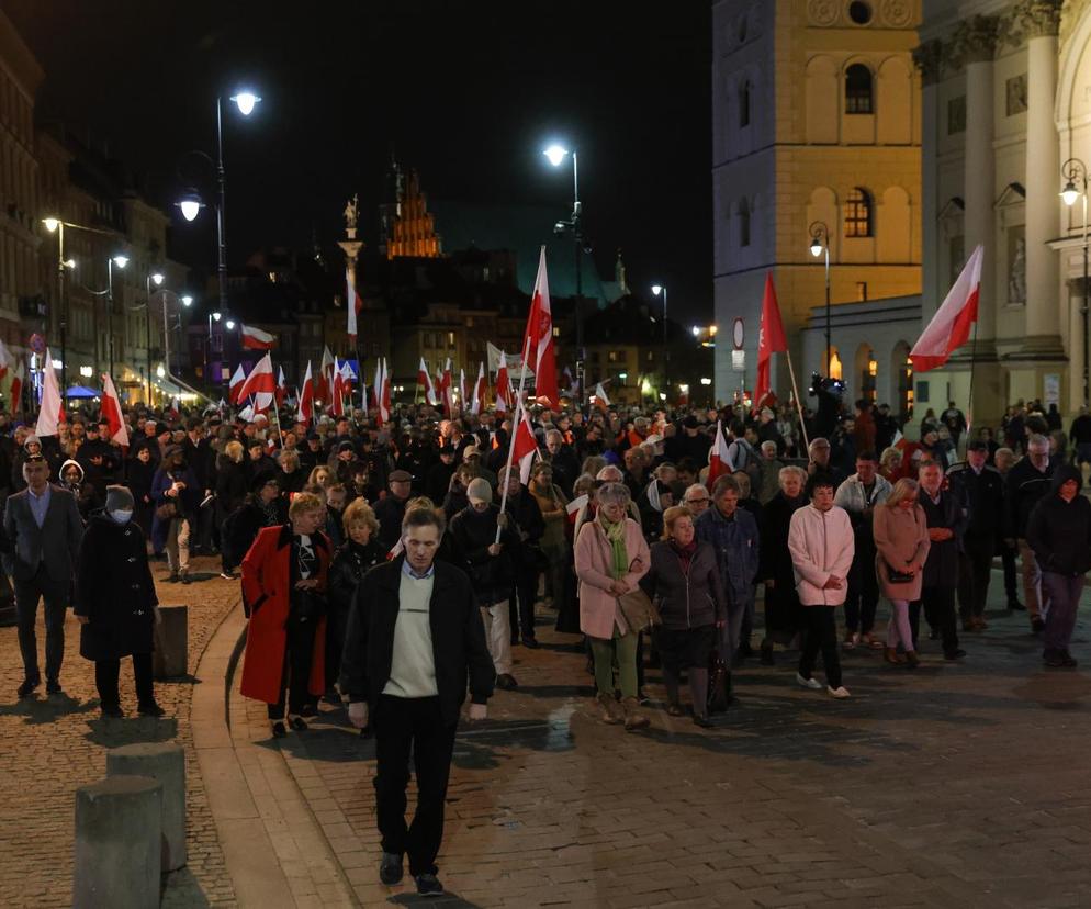 Marsz Pamięci ofiar katastrofy smoleńskiej w Warszawie. Jarosław Kaczyński mówił o zamachu