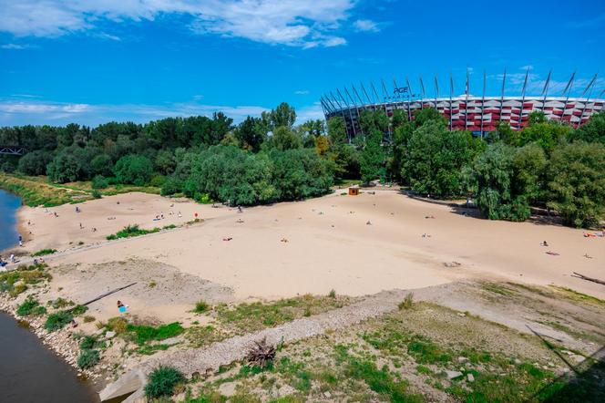 Plaża Poniatówka – widok z mostu w stronę stadionu