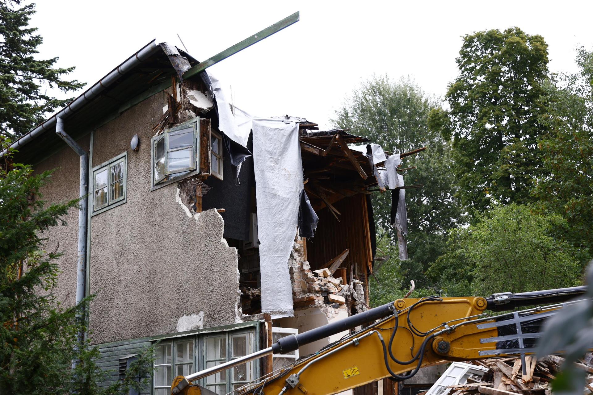 Rozbiórka domu przy Grębałowskiej w Warszawie